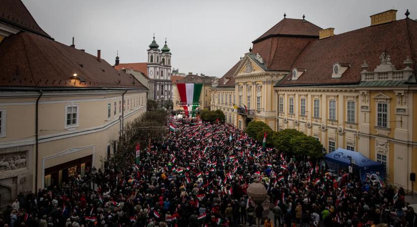 Kiakasztották Székesfehérvárra a megtelt táblát, a tiszások már be sem fértek