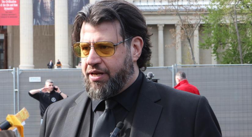 Puzsér: Megdöntött csocsóasztalon, emberhiánnyal kell nyerni