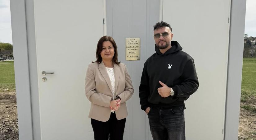 Vécét adott át Gáspár Laci Pécelen