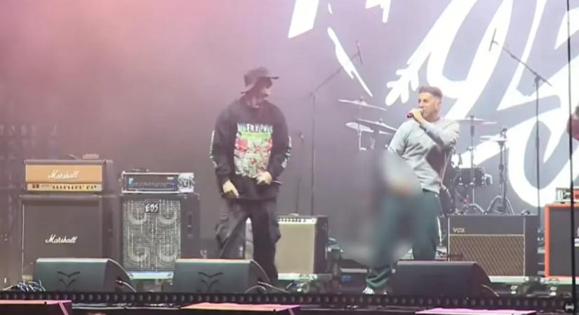 Herezacskóját mutogatta a tiszás zenész a fiataloknak