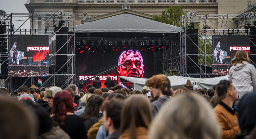 Nem fért be a közmédiába a rendszerbontó koncert
