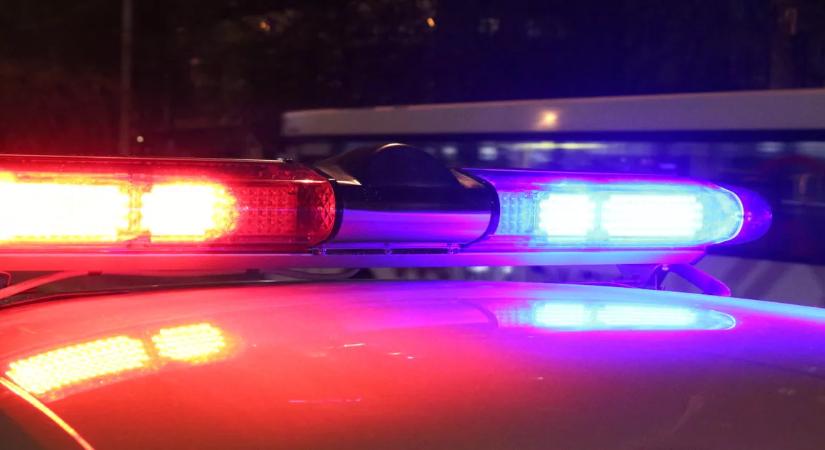 Saját apja tartotta fogva: Meztelen gyermeket találtak egy ürülékkel teli furgonban