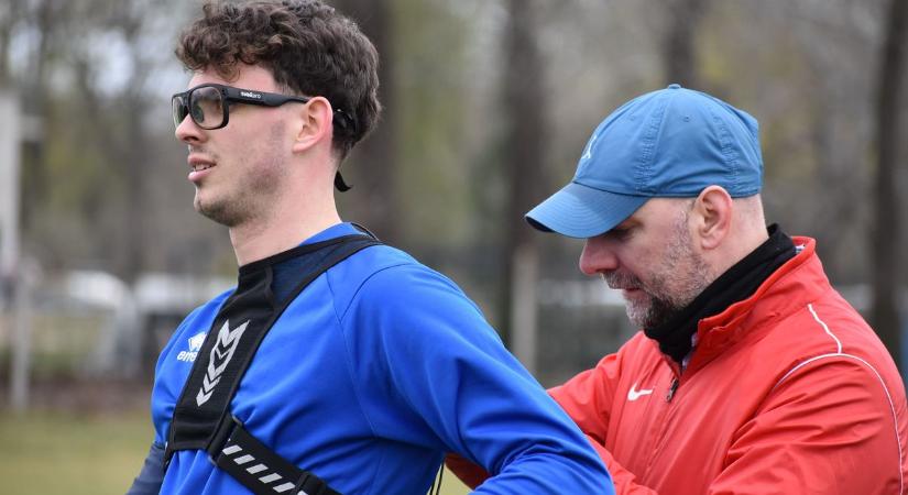 Ezt látja a kapus a pályán: különleges szemkamerás teszt a fociban