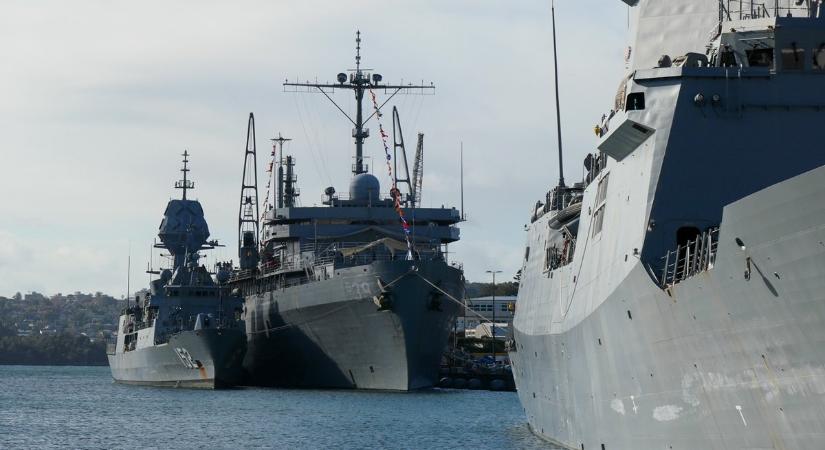 Olajkatasztrófa miatt állították le a hajóforgalmat Európa második legnagyobb kikötőjében