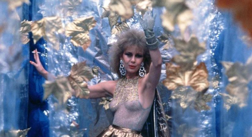 Áldott mélységek: Több mint 40 éves film, és mégis szórakoztató (kritika)