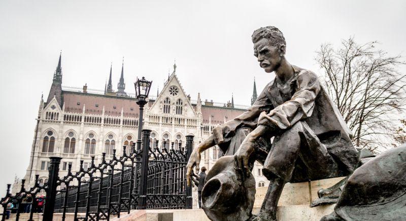 Reggel 10-kor indul a Versmaraton