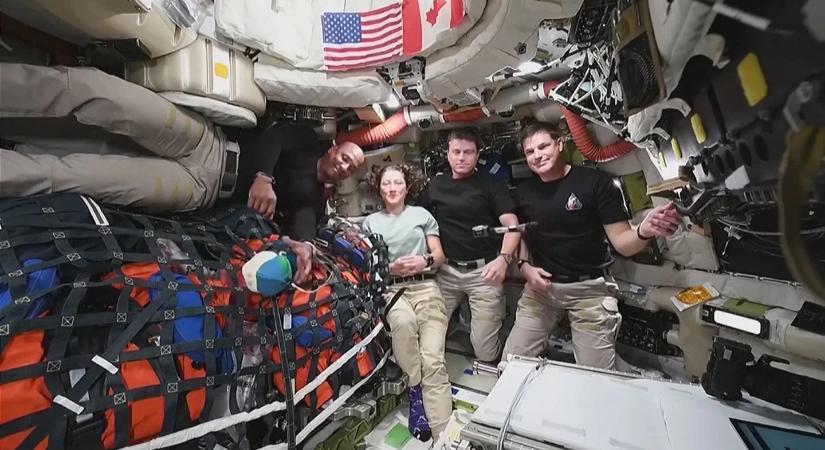 Rádiócsendben zuhan a Föld felé az Artemis II legénysége