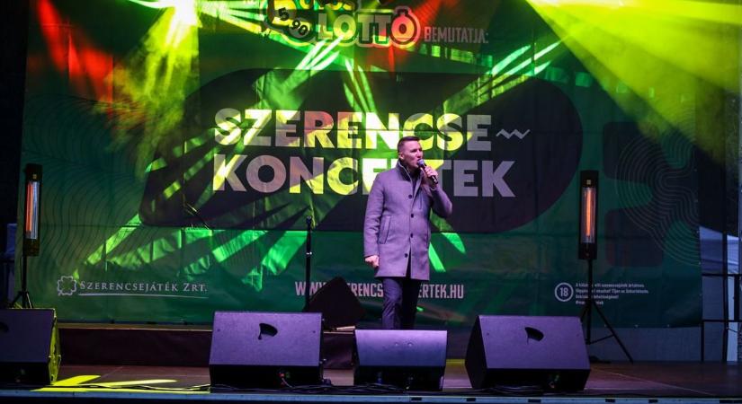 Swing és R&B a Zagyva partján: különleges kettőssel dübörgött a Szerencsekoncert Zagyvarékason – videóval, galériával