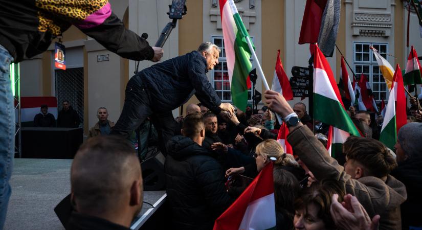 „Remélem, legalább olyan fáradtak, mint én” – nagyon szófogadó közönség előtt tartott kampánybeszédet Orbán Székesfehérváron