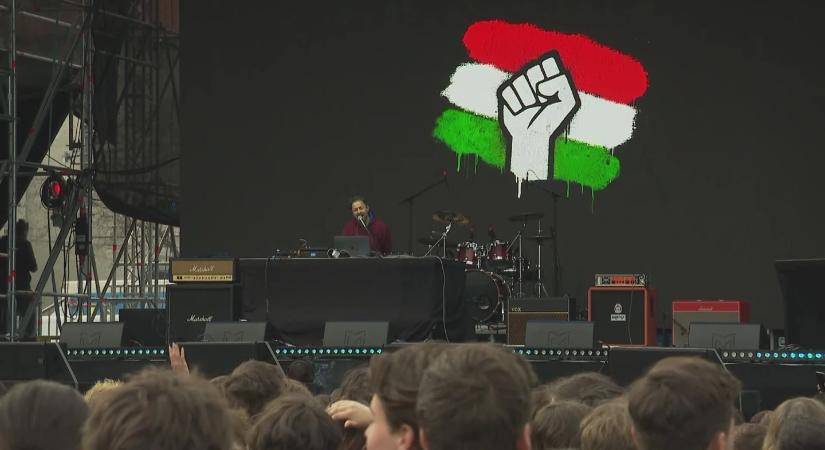 Megtelt a Hősök tere a Rendszerbontó nagykoncerten