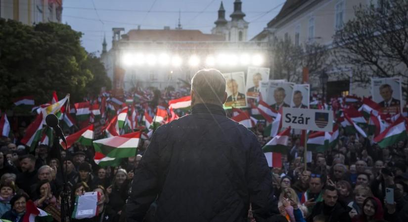 Most mi vagyunk a hangos többség - mozgósítás Székesfehérváron és győzelmi várakozás az ATV-ben