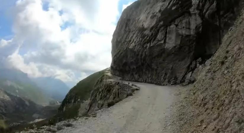 Halálközeli élmény vagy álomkilátás? Ez Európa egyik legdurvább útja – videó