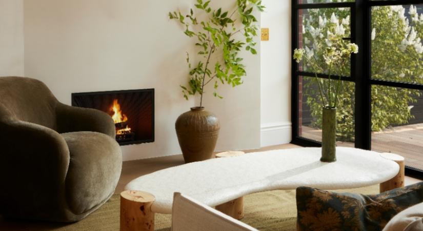 Nem bontották le a falakat – acél-üveg ajtókkal teljesen átírták ezt az otthont