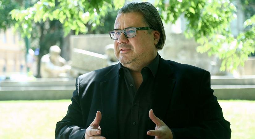 Elárulta az eszmetörténész, miért nem lehet teljes az élet vers nélkül