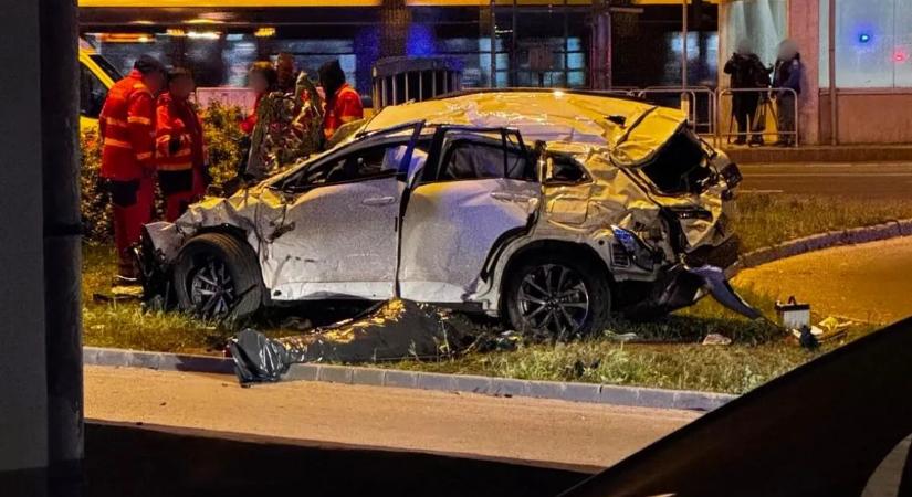 Halálos baleset a Váci úton: tömegkarambol után zuhant le a kocsi a felüljáróról, ketten meghaltak - fotókkal
