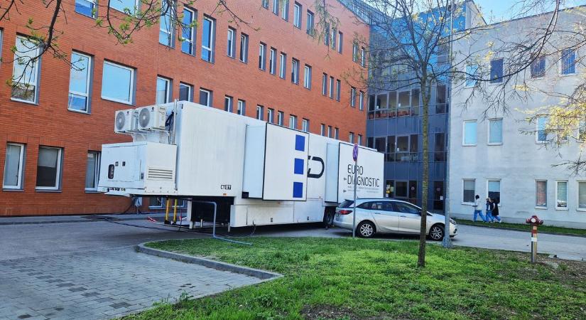 Csúcstechnológiás berendezés érkezett a szolnoki kórházba