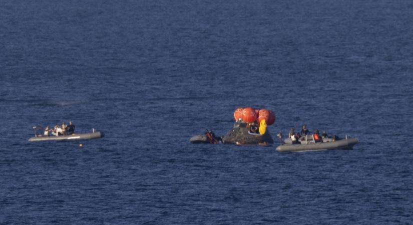 A történelmi küldetés után visszatért a Földre az Artemis II legénysége