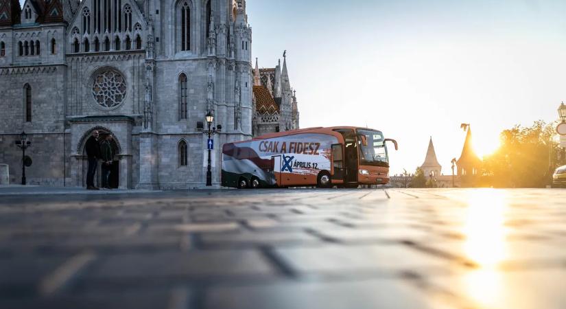 Orbán Viktor: „1 millió kézfogásra fel! Hajrá, Fidesz! Húzzuk be!”