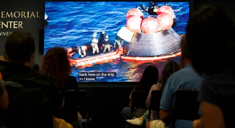 Hazatértek a Földre a Holdat megkerülő űrhajósok – fotók