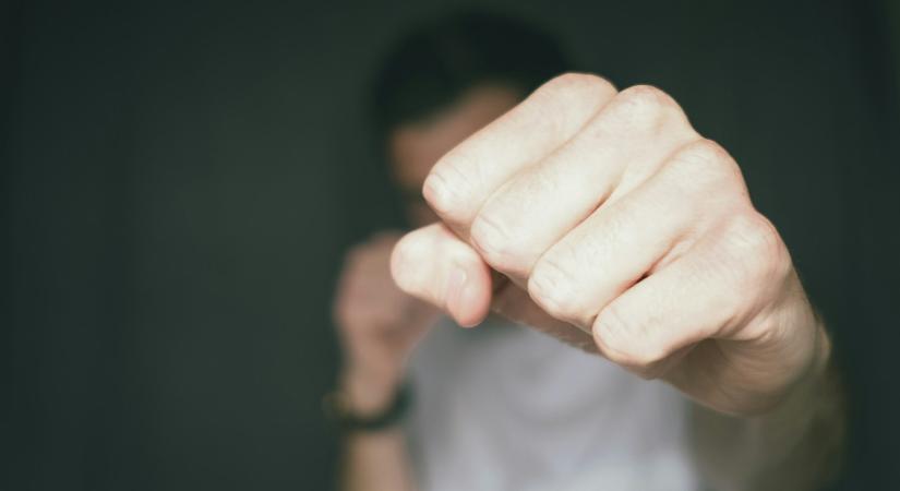 Megkérte, hogy álljon arrébb, kórházban végezte