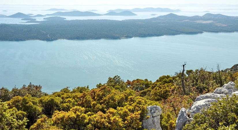 Egy festői tó a Balkánon, amit még csak megközelíteni is tilos: úgy őrzik, mintha aranyból lenne