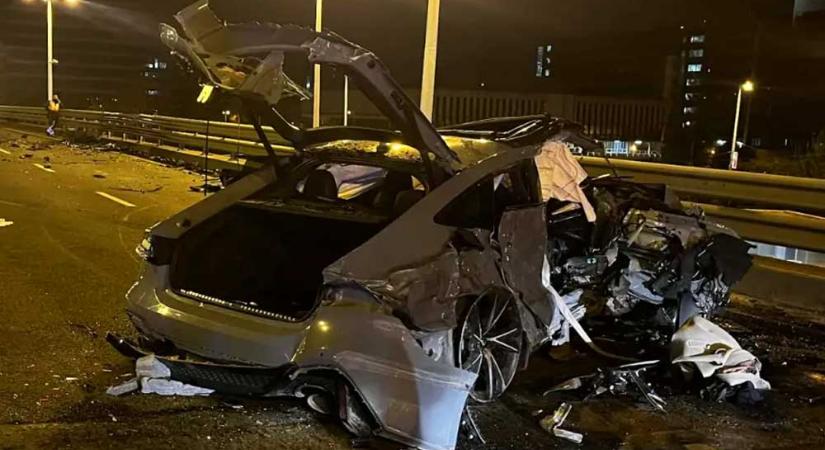 Tömegbaleset a Váci úti felüljárónál: egy luxusautós ámokfutó miatt mélybe zuhant a Toyota, ketten meghaltak