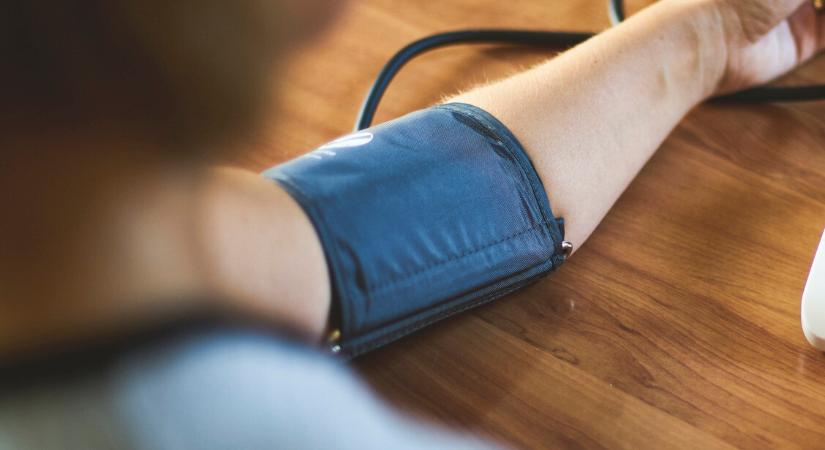 Rosszul méred a vérnyomásod otthon? Ez az 5 tipikus hiba hamis értéket ad