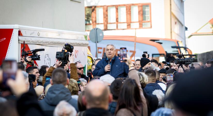 „Nagyon örülünk ennek a váratlan látogatásnak” - így fogadta egy család Orbán Viktort Vácon