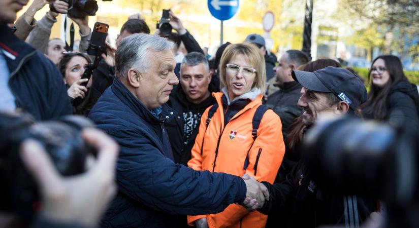 Kampányhajrá: Orbán Viktor elindította az egymillió kézfogás napját (frissül)