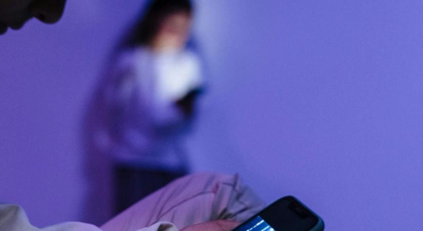 Íme 6 jel, hogy telefonfüggő lehetsz