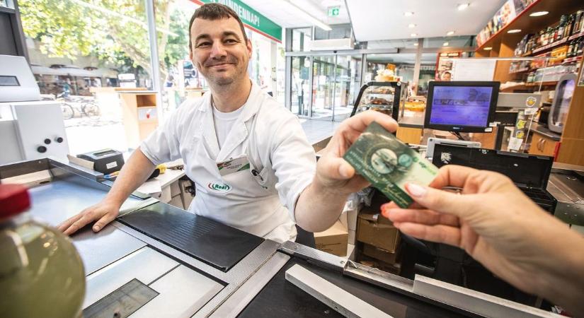 Közeleg a határidő, csak eddig fizethetsz SZÉP-kártyával a boltokban