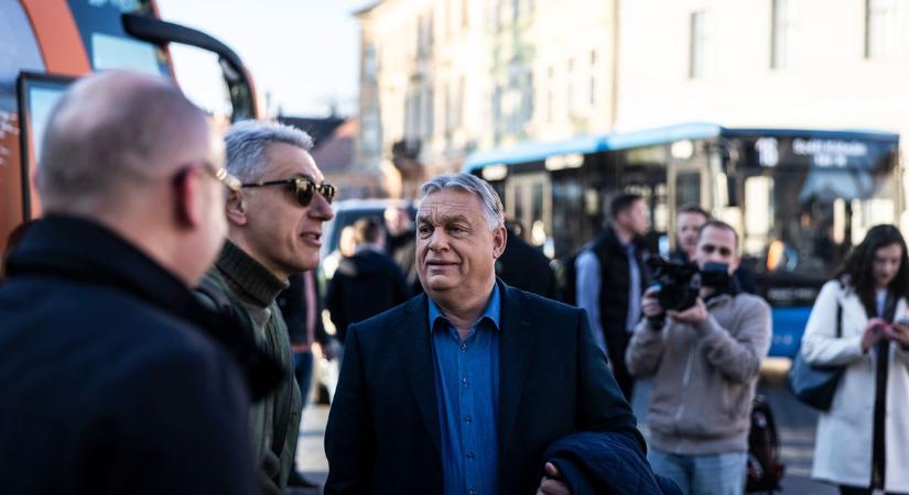 Orbán Viktor elindította az egymillió kézfogás napját - percről percre tudósítás