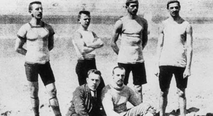 Hajós Alfréd-aranyak a Zea-öböl vízében