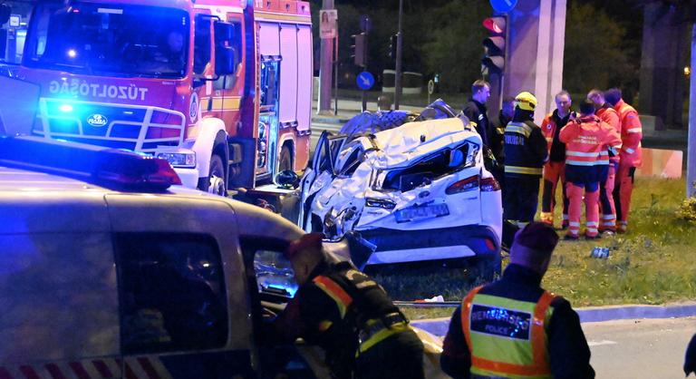 Megrázó fotók a helyszínről az Árpád hídnál történt halálos tömegbalesetről