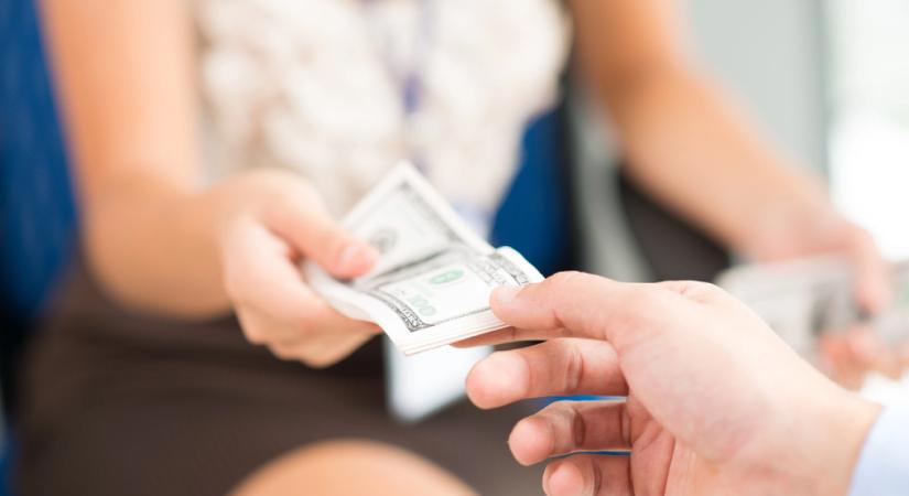 Úgy adósodnak el a magyarok, mintha nem lenne holnap