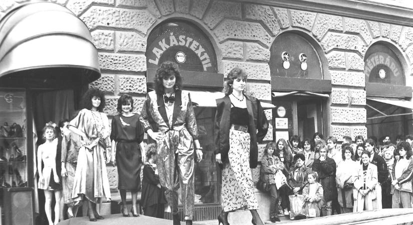 Megbolondult Kaposvár a Santonelli-lányokért: ilyen volt a divat 1990-ben