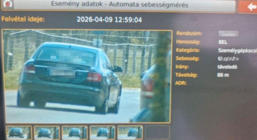 Versenypályának nézte az utat, a megengedett sebesség dupláját is jelentősen túllépve száguldozott