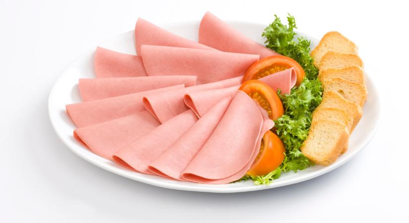 Így készül a legfinomabb házi párizsi: felejtsd el a bolti gagyit, ebbe semmilyen adalék nem kell