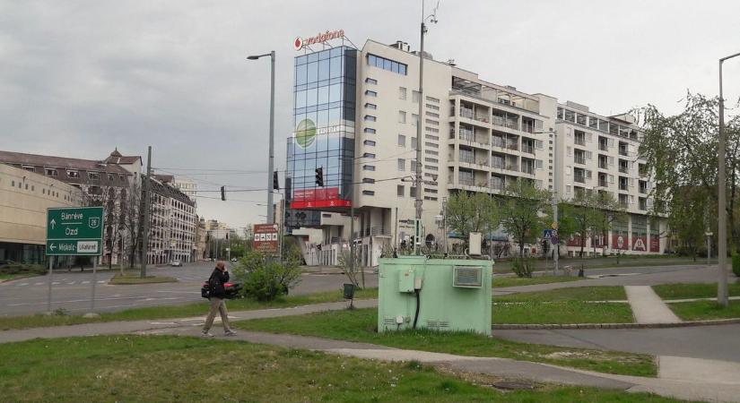 Titokzatos csomagok lepték el a borsodi város padjait!