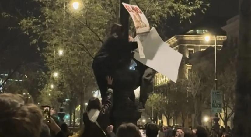 Plakátrongálás, gyújtogatás – elszabadult a pokol a Rendszerbontó Nagykoncert után