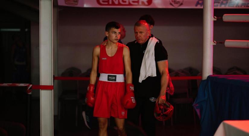 A lehető legjobb szeretne lenni a ringben, szülővárosában is díjazták már a gyimesközéploki Csillag Szabolcsot