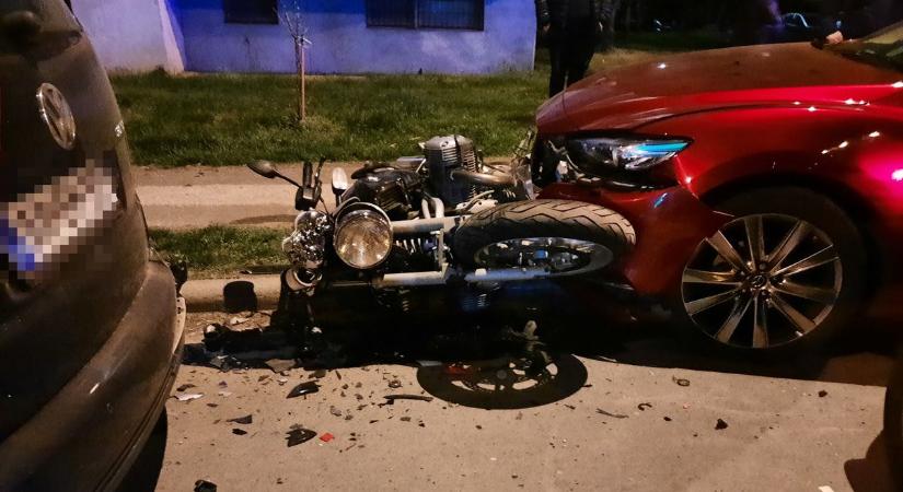 Vérfagyasztó, brutális baleset a 4-esen: több millió forintos a kár! (fotókkal)