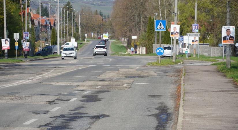 Másfél milliárdból megújulhat a bolyki főút