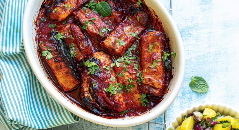 BBQ-szaftos oldalas mentás burgonyasalátával