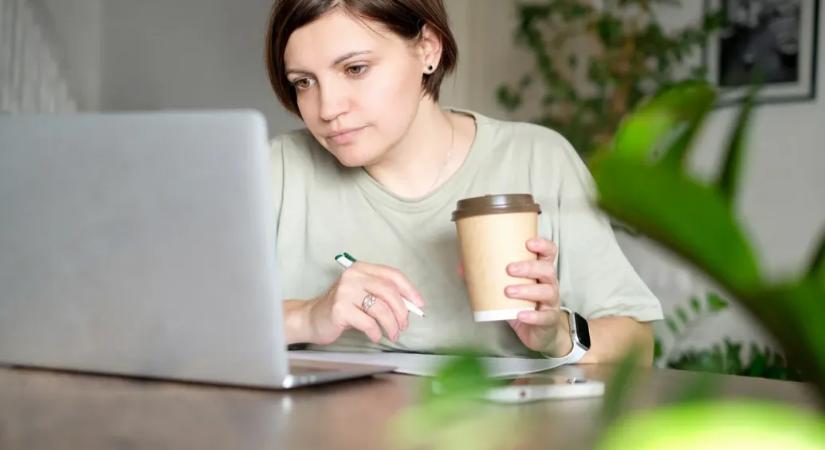 Inflációra panaszkodnak a magyarok, de rekordpénz parkol a számláikon