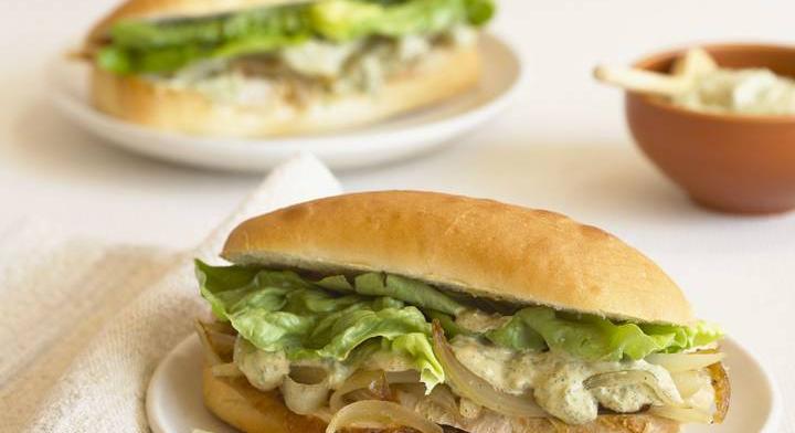 Egyszerű, majonézes pulykás szendvics: laktató és nagyon finom