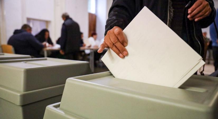 Választás 2026: szoros eredmény esetén akár egy hét is eltelhet, mire kiderül, ki a győztes