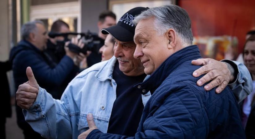 „Begyűjtünk pár kézfogást” – Nem akármit csinált Balassagyarmaton Orbán Viktor