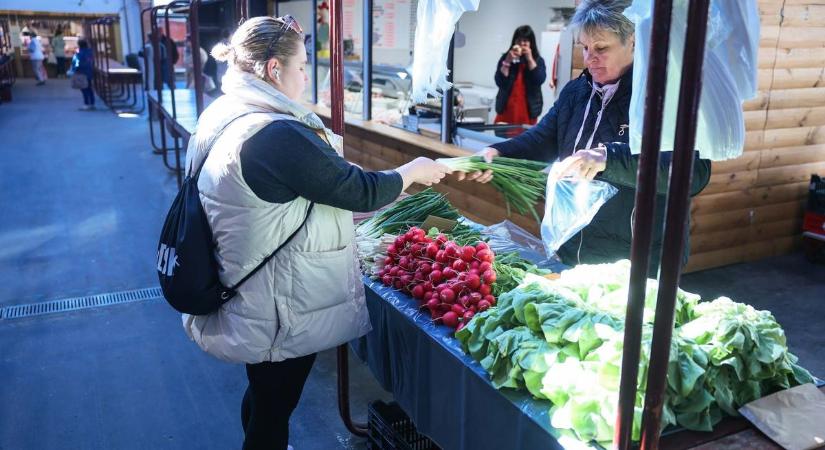 Hogy mennyi? Ennyit kérnek a friss zöldségekért a hevesi piacokon és boltokban