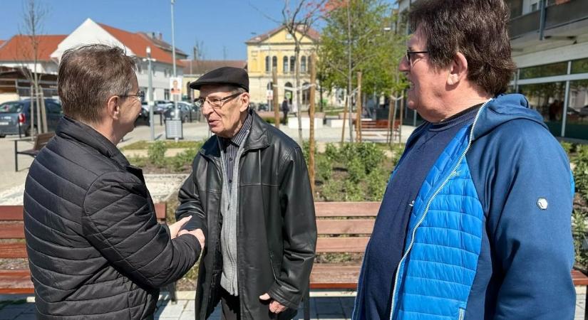 Pajtók Gábor is csatlakozott az egymillió kézfogás napjához